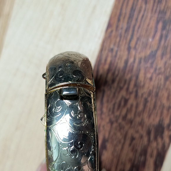 Inged Tab Insert Bracelet Engraved Desigh Floral Light Gold Tone Metal - Picture 6 of 12